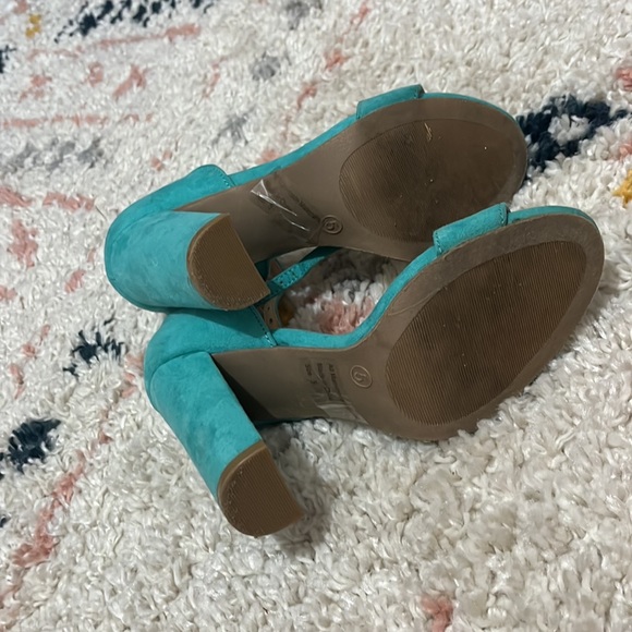 Teal heels - Picture 4 of 4